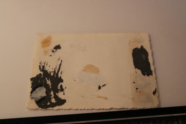 altes Foto - großer Empfang - Gebäude - Fahnen  - Ort ? großes Eisernes Kreuz am Eingang